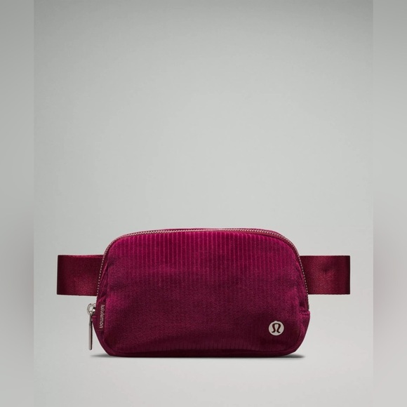 💕🆕 Lululemon Everywhere Belt Bag Corduroy - Deep Luxe Silver - Picture 1 of 3